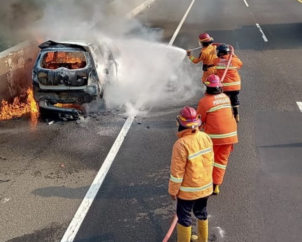 Grand Livina Terbakar di KM 101