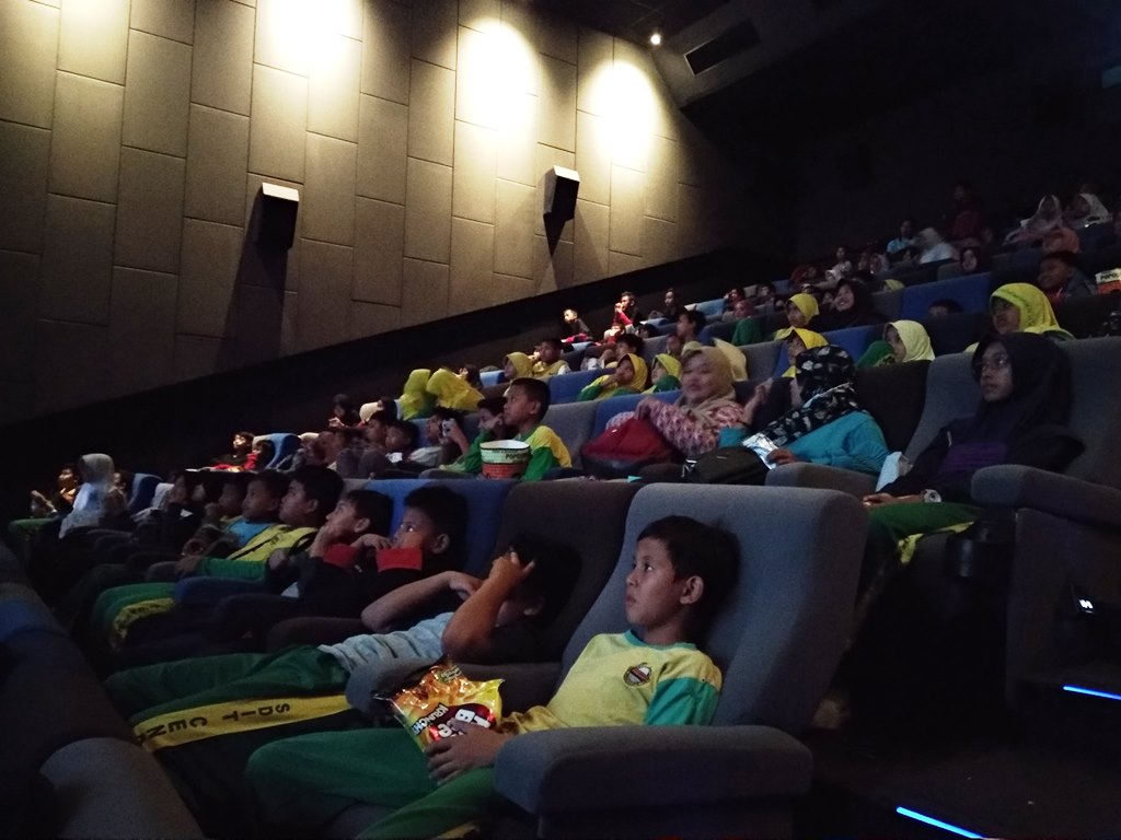 Siswa SDIT Cendekia Nobar Film Hayya