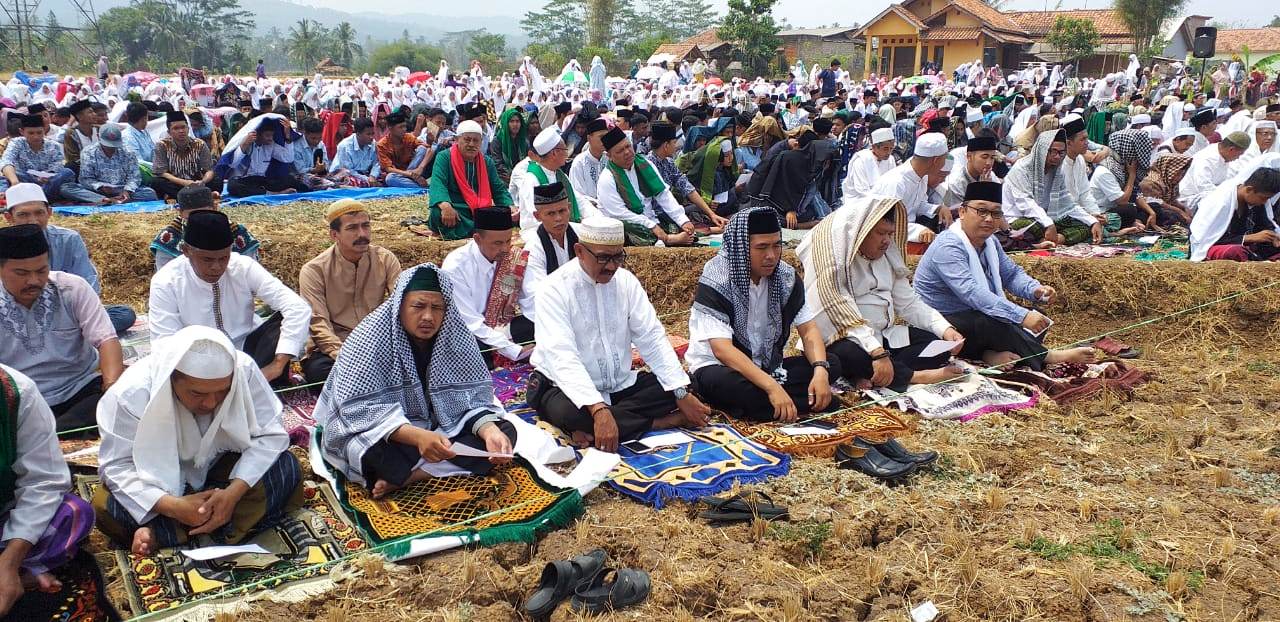 Ribuan Jemaah Shalat Istisqo, Panjatkan Doa Agar Turun Hujan