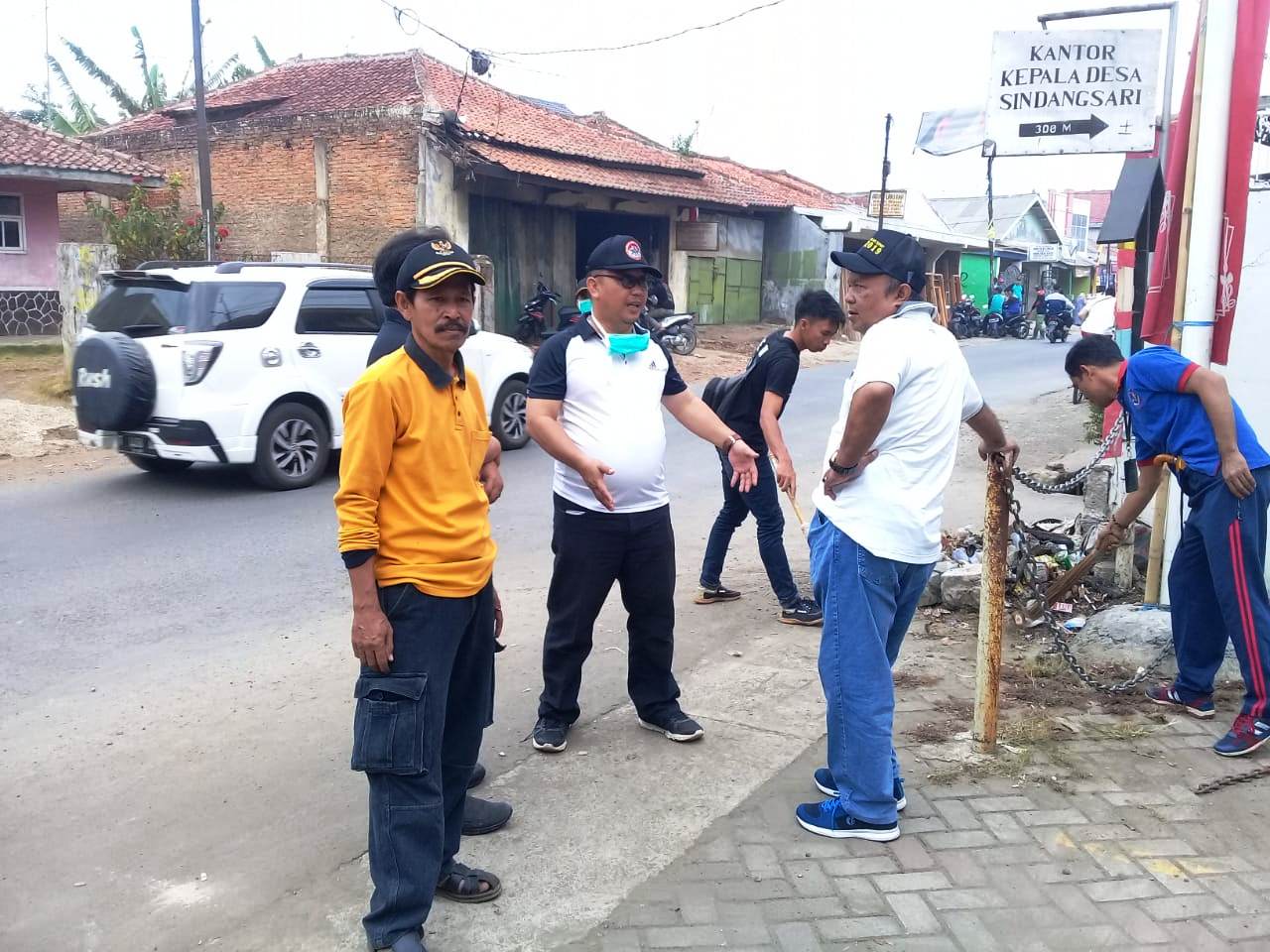 Kecamatan Plered Jumsih Bersihkan Drainase Menyumbat