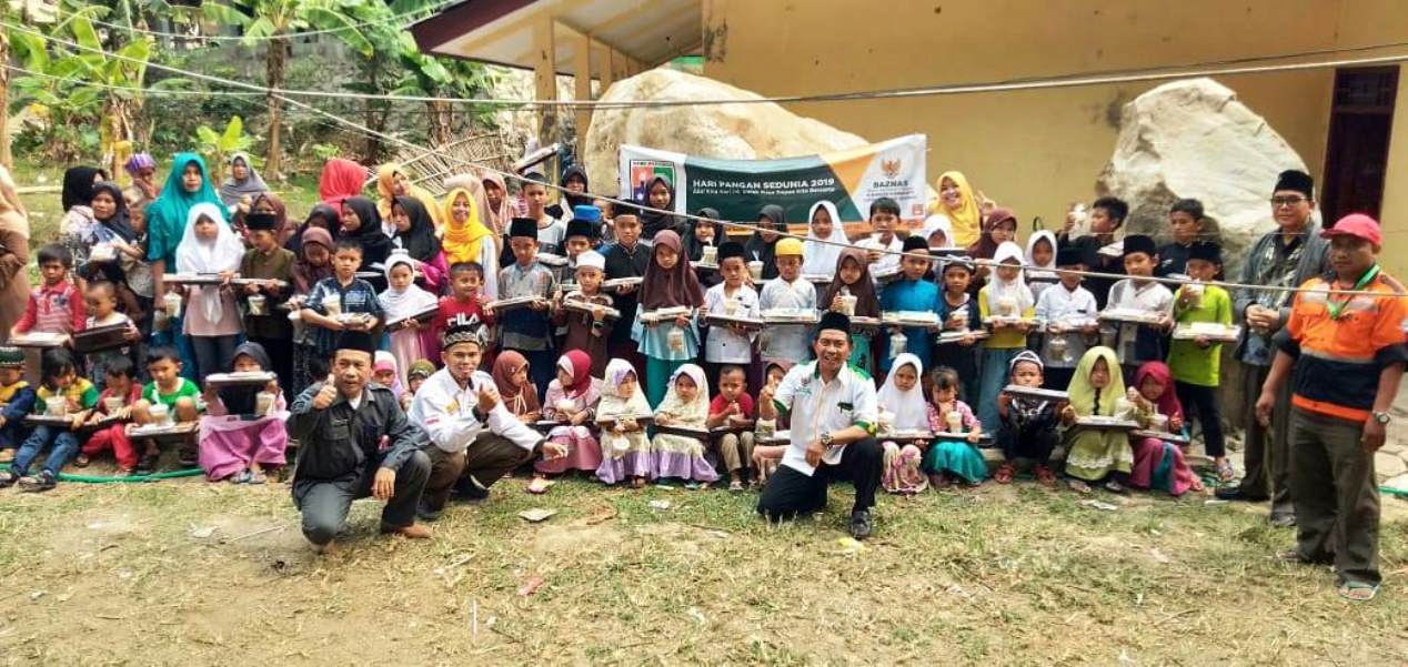 Kunjungi Lokasi 'Hujan Batu', Baznas Bagikan Makanan