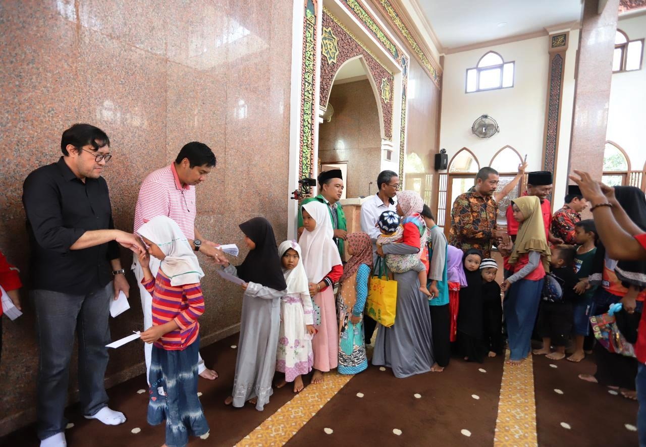 Kunker Terakhir, Bang Ara Santuni Anak Yatim Piatu