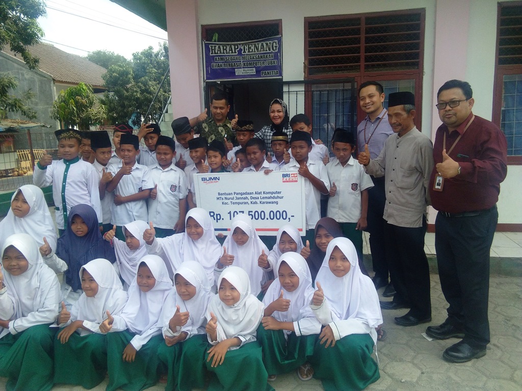 BRI Bantu Pengadaan Komputer Sekolah