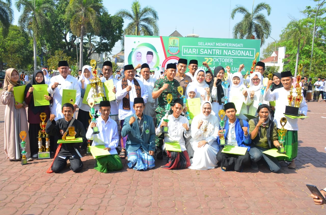 Pemkab Karawang Alokasikan 20 Persen Beasiswa untuk Santri