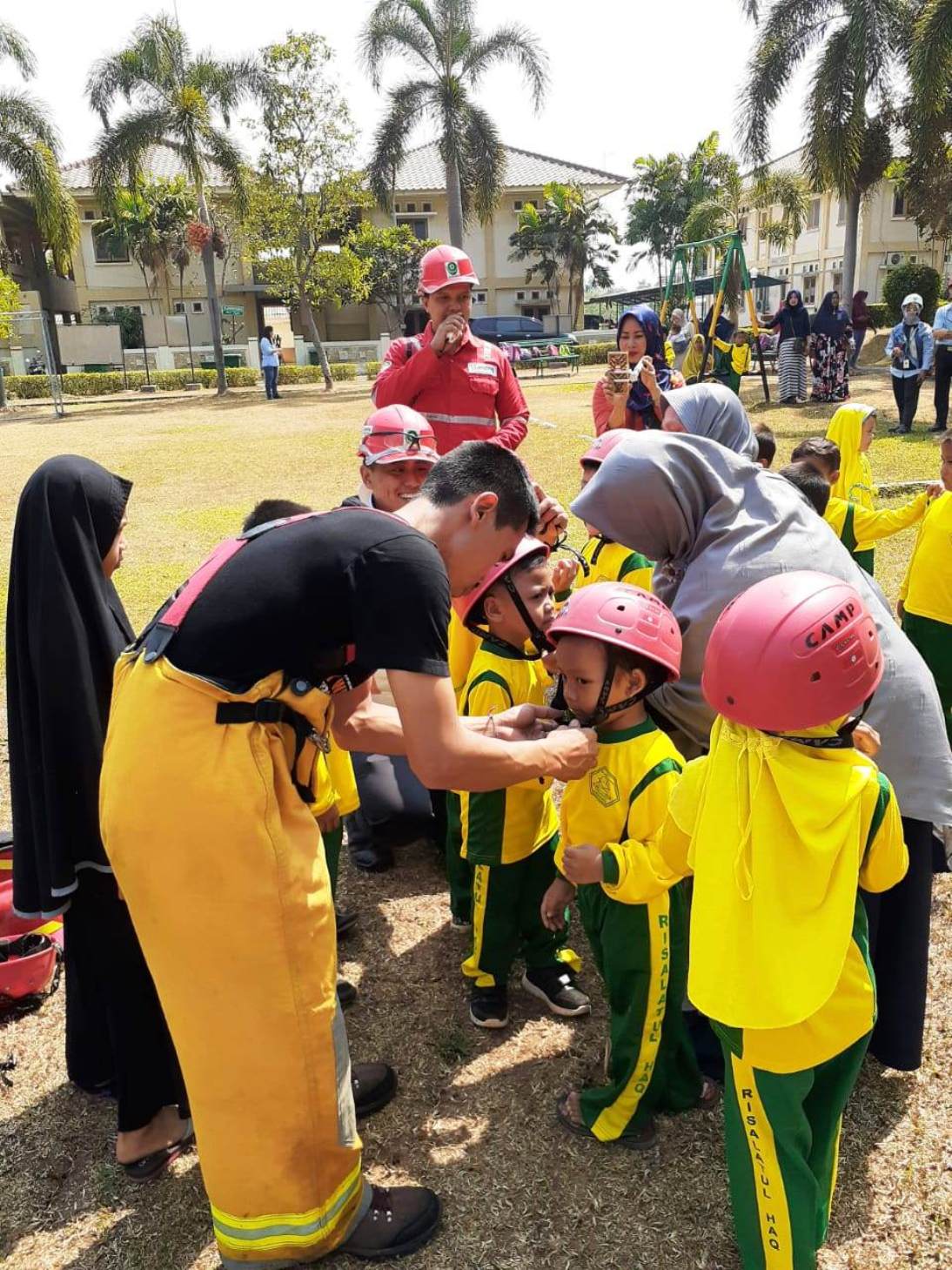 PT SPV Edukasi Warga Padamkan Api saat Kebakaran