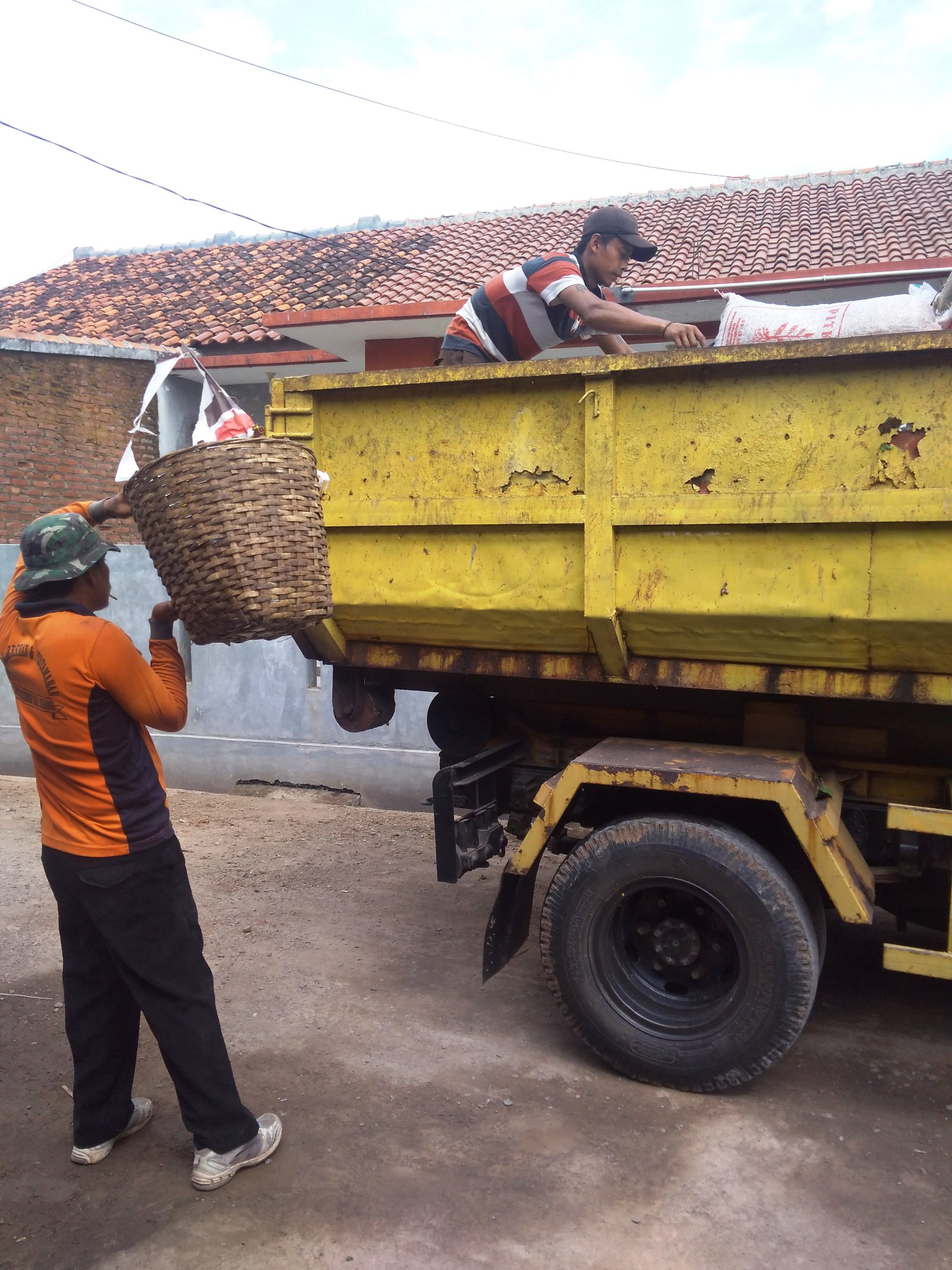 14 Armada Sampah Dinas Kebersihan Rusak