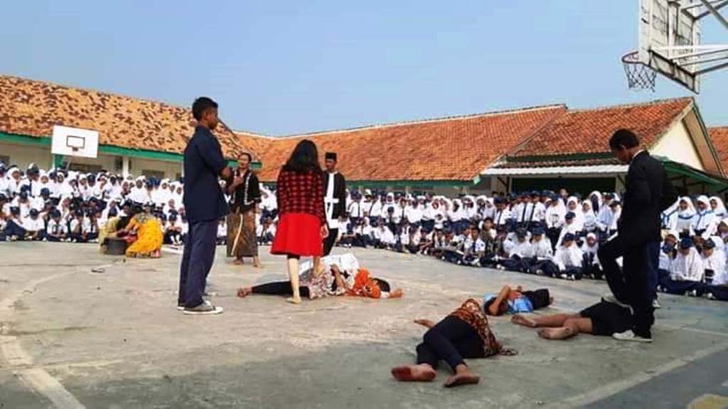 SMPN 1 Lemahabang Bentuk Teater Pusaka