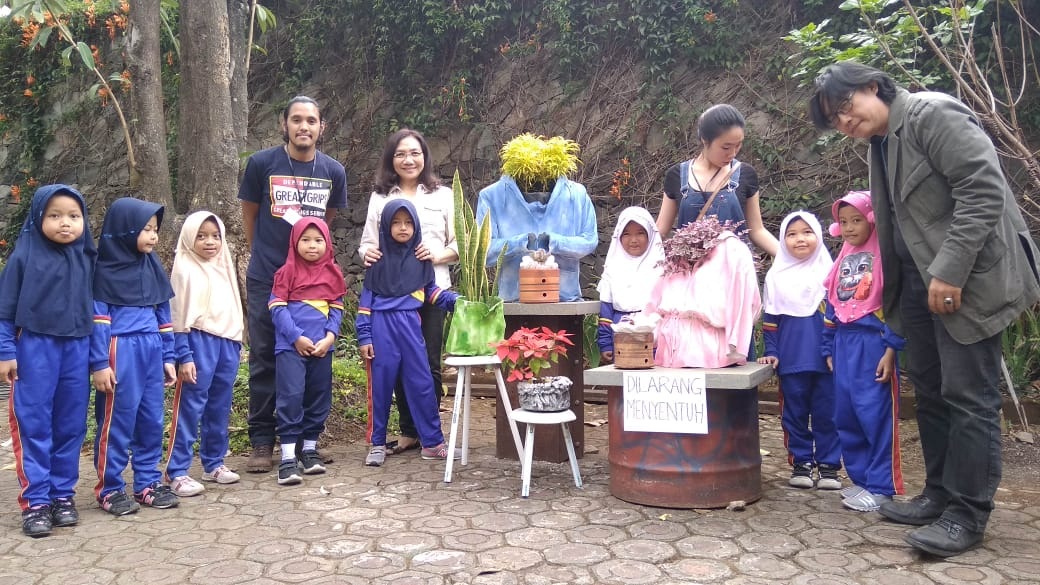 Ekhsibisi Mengolah Limbah Lingkungan dan Rumah Tangga Bernilai Ekonomis