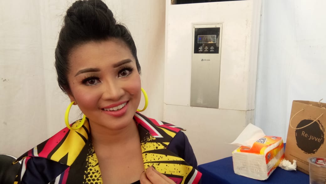 Fitri Carlina Ketagihan Mangga Asli Subang