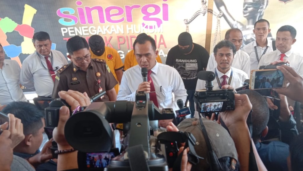 Korwil DJP Jabar I Serahkan 4 Tersangka Pidana Pajak