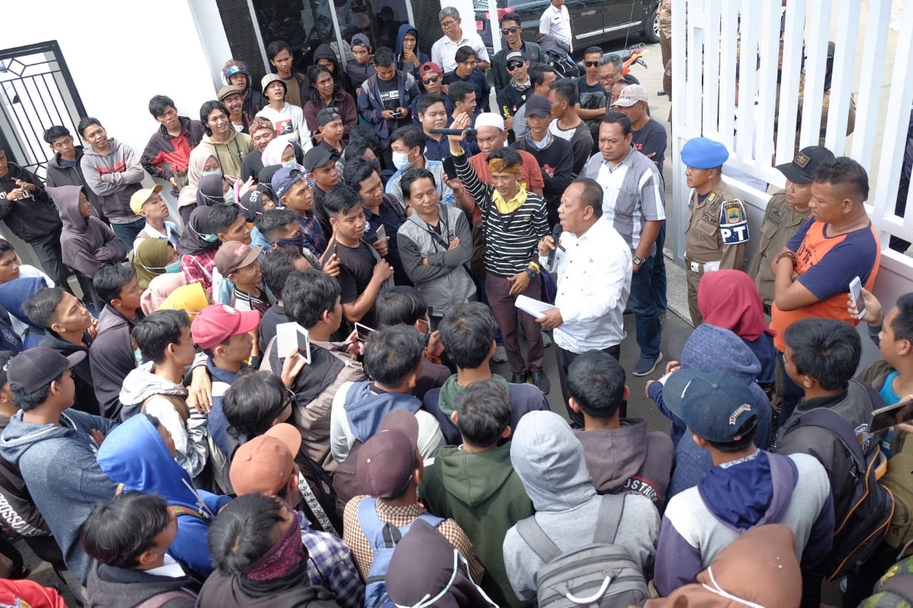 Solidaritas Pengangguran Karawang Demo Disnakertrans