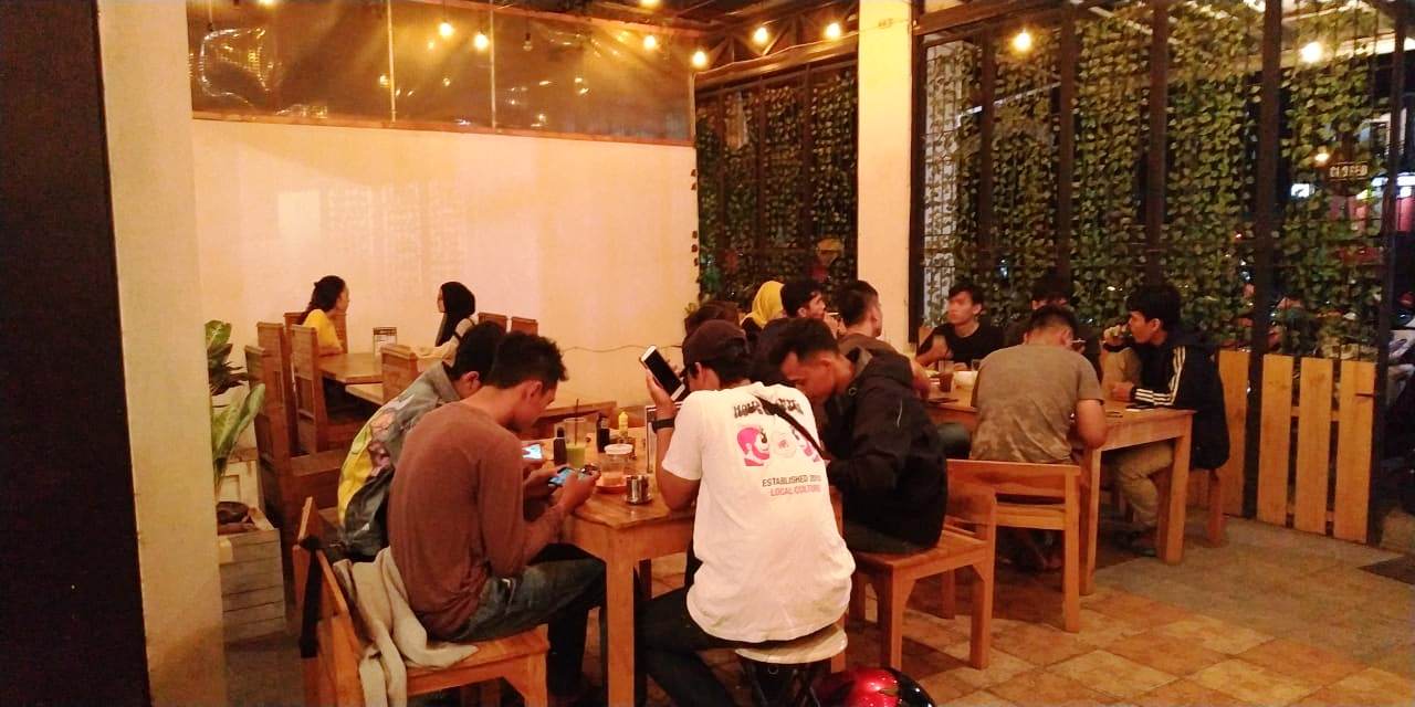 Pengen Nobar Sambil Ngopi?, ke Kedai DrnCo Aja