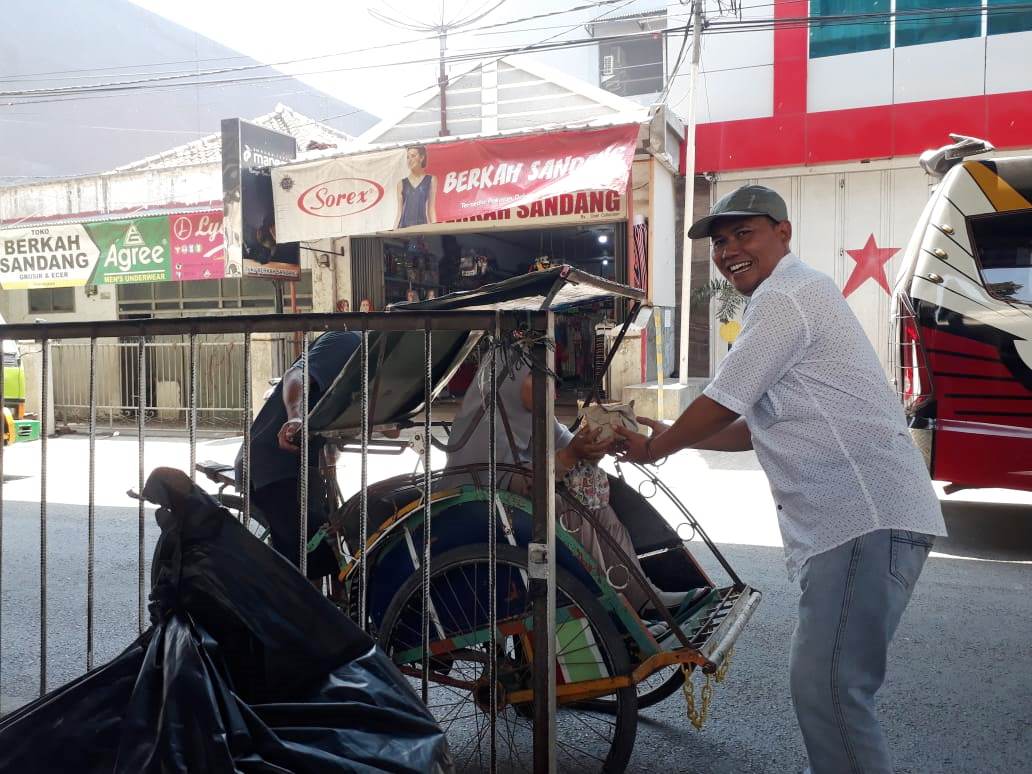 Baraya 91 Berbagi Nasi Bungkus, Peringati Maulid dan Hari Pahlawan