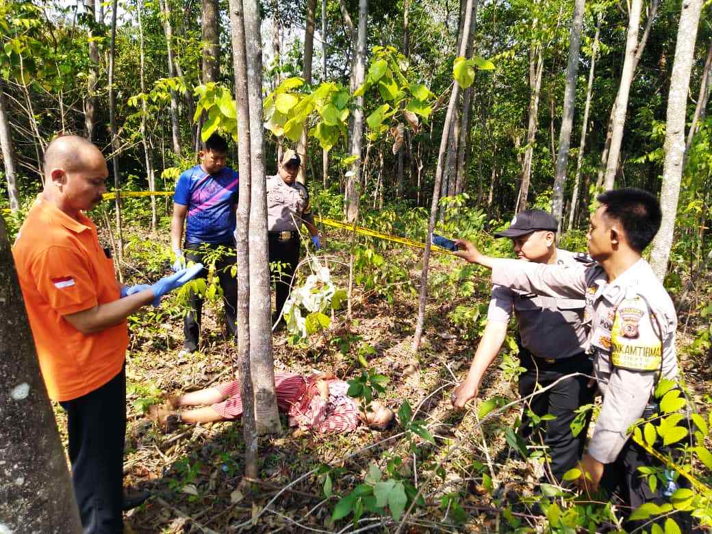 Seharian Tak Pulang, Rum Yati Ditemukan Meninggal di Kebun