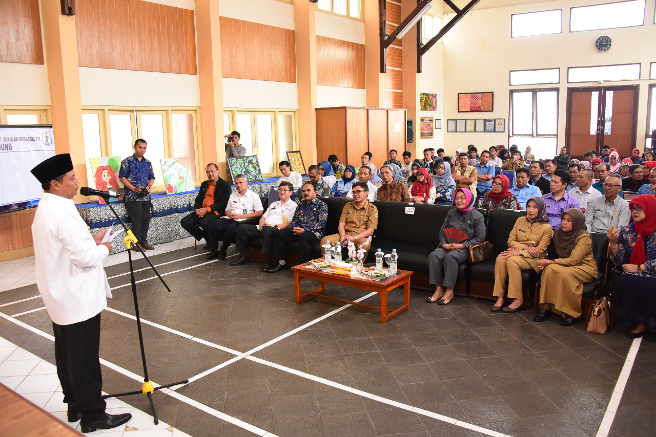 Plh. Gubernur Jabar Deklarasikan Sekolah Ramah Anak dan SeBaTIK