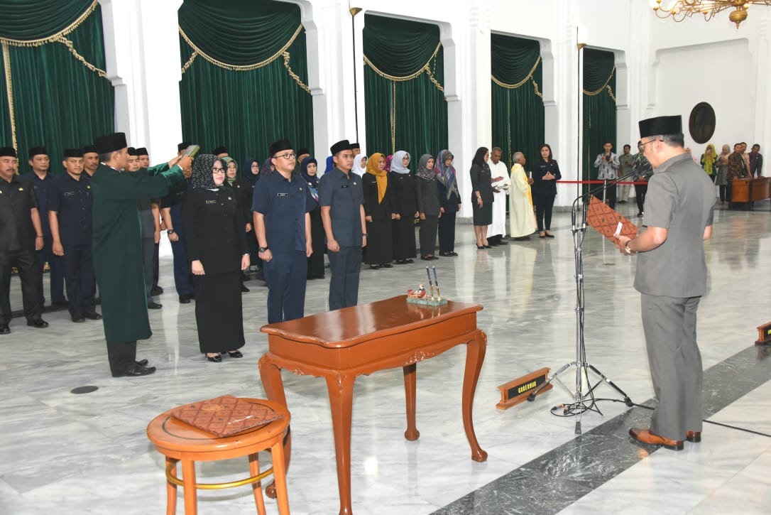 Lantik Pejabat Eselon III dan IV, Gubernur Jabar Tekankan Pentingnya Integritas