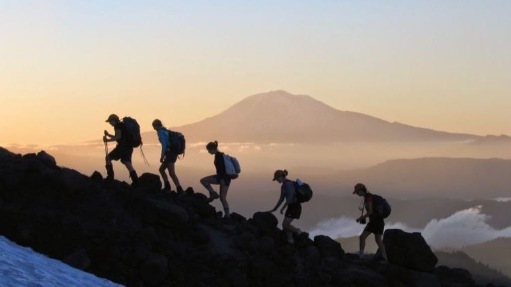 Tersesat Dua Hari di Bukit Tunggul, Enam Pendaki Dievakuasi BPBD