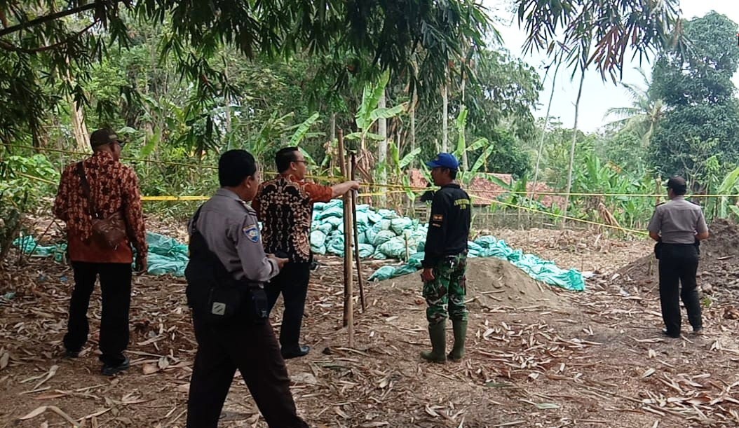 Material Diduga Limbah B3 Bikin Was-Was, Ditemukan di Desa Gandasoli Plered