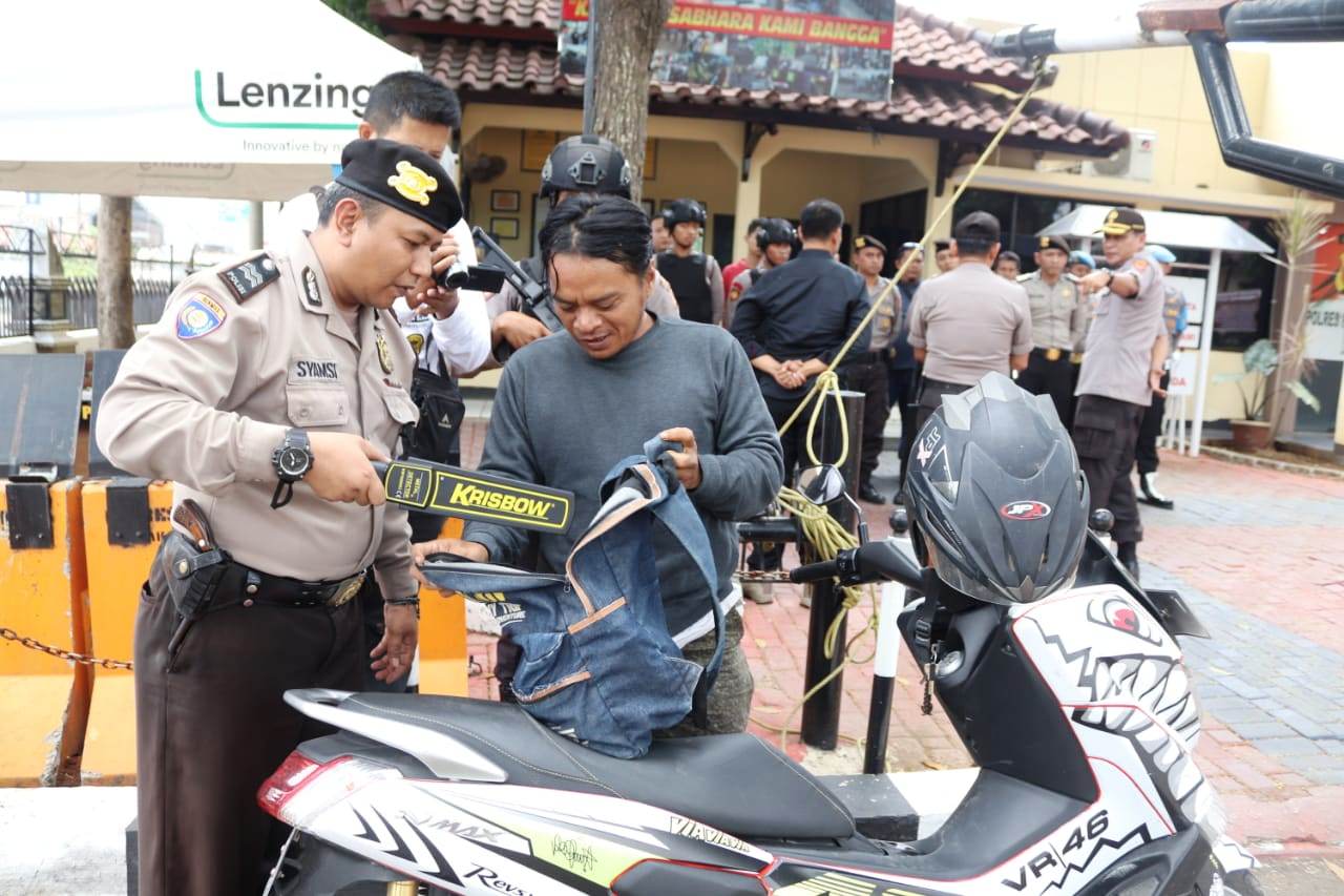 Penjagaan Mapolres Diperketat, Layanan Transportasi Online hanya Sampai Pintu Masuk