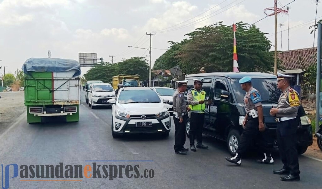 Polres Subang Lakukan Rekayasa Lalu Lintas Searah Jarum Jam