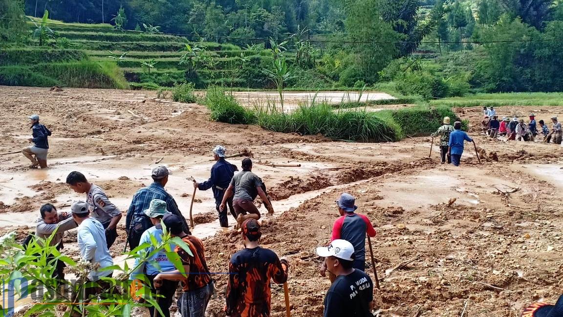 Pergerakan Tanah Bawa Lumpur dari Gununghalu