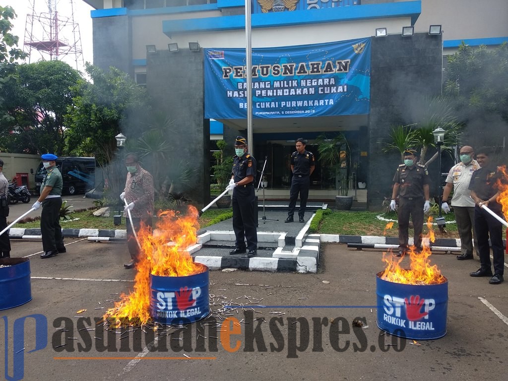 42.112 Batang Rokok dan 2.650 ml Likuid Vape Dimusnahkan