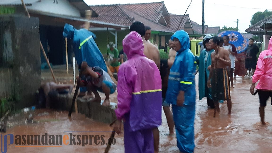 Hujan Deras, Sungai Jalupang Meluap Bikin Warga Panik