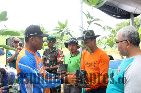 Hari Menanam Nasional, Bupati dan Komunitas Tanam Pohon di Situ Belenong