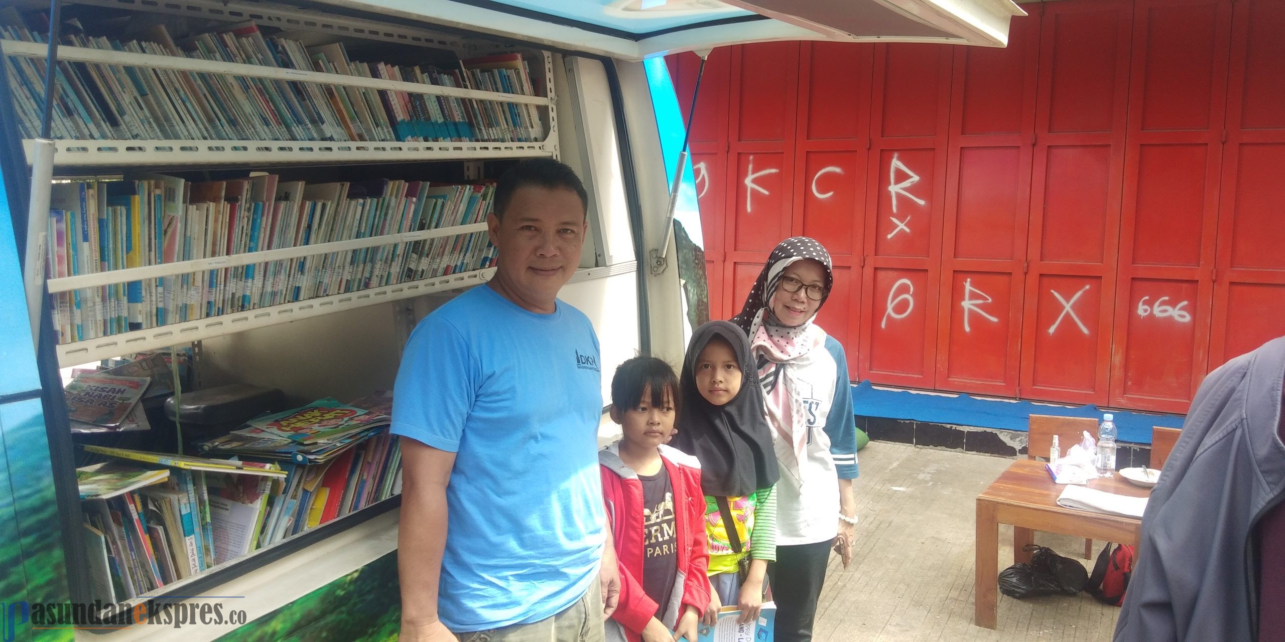 Layanan Perpustakaan Keliling Bantu Minat Baca Warga Purwakarta