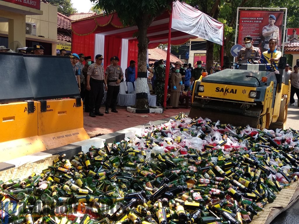 Polres Musnahkan 4.019 Botol Miras