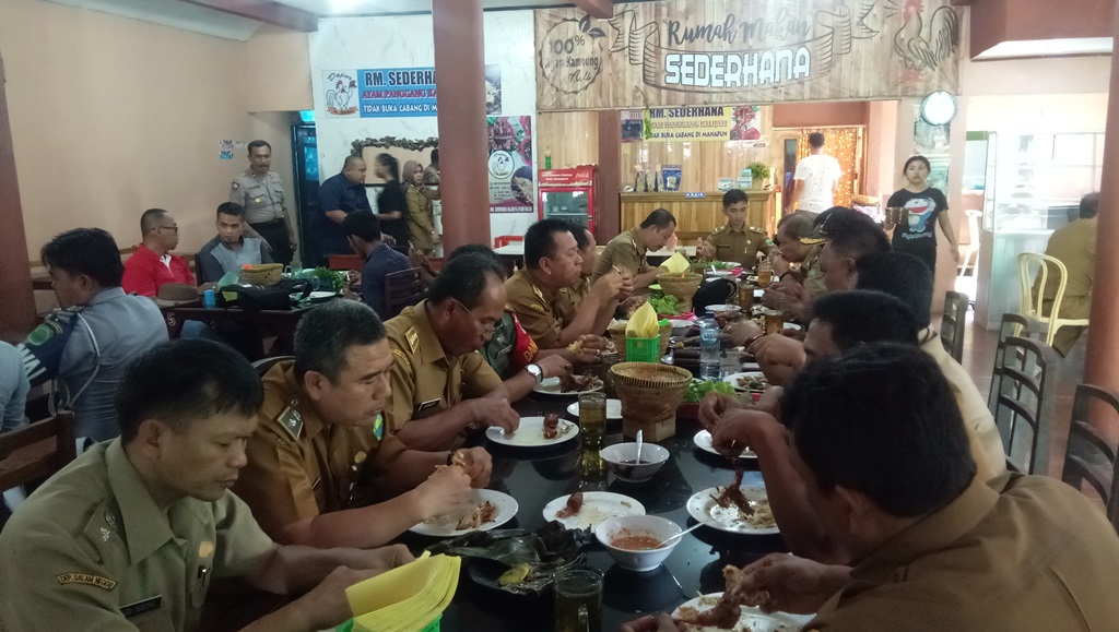 Gurihnya Bakakak Rumah Makan Sederhana