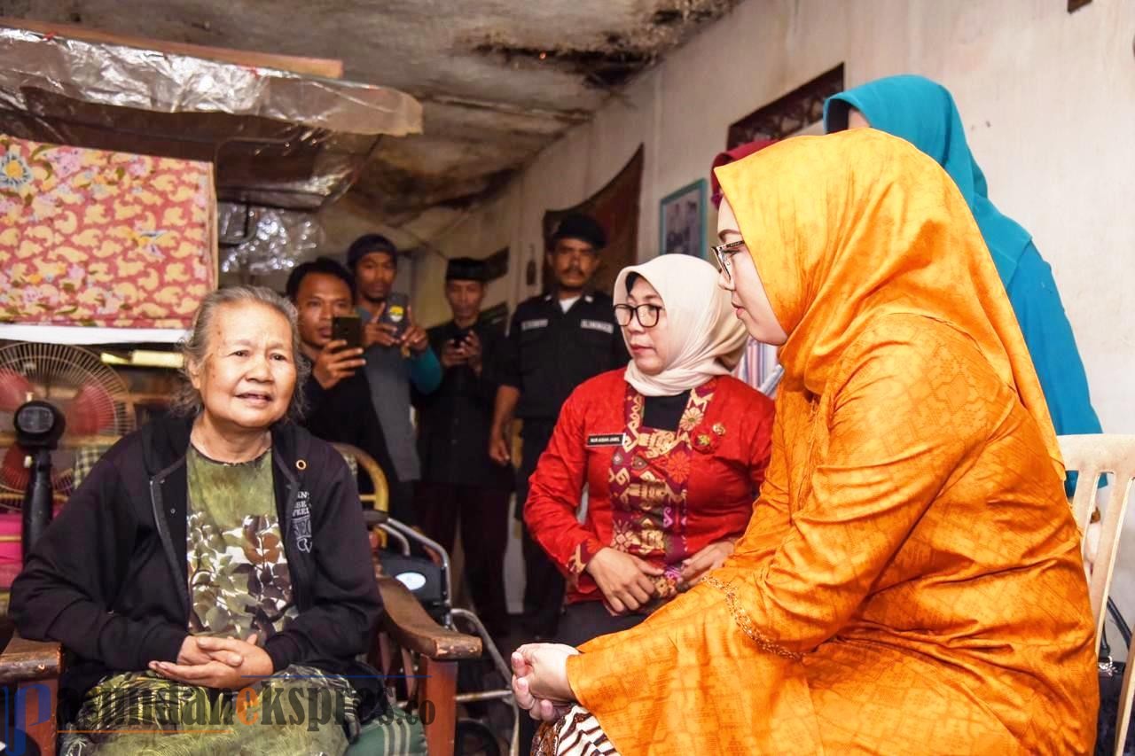 Ambu Anne Siapkan Renovasi Rumah Mak Uun