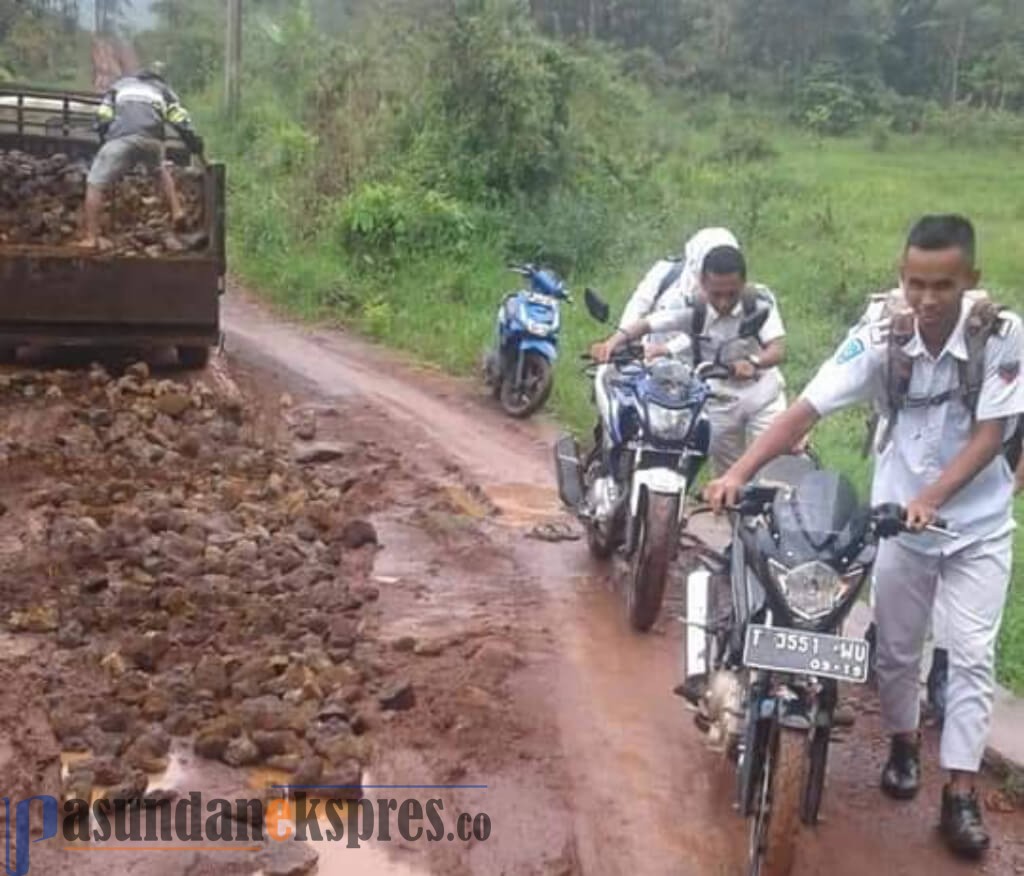 Jalan Penghubung Bantarsari-Cirangkong Rusak Parah