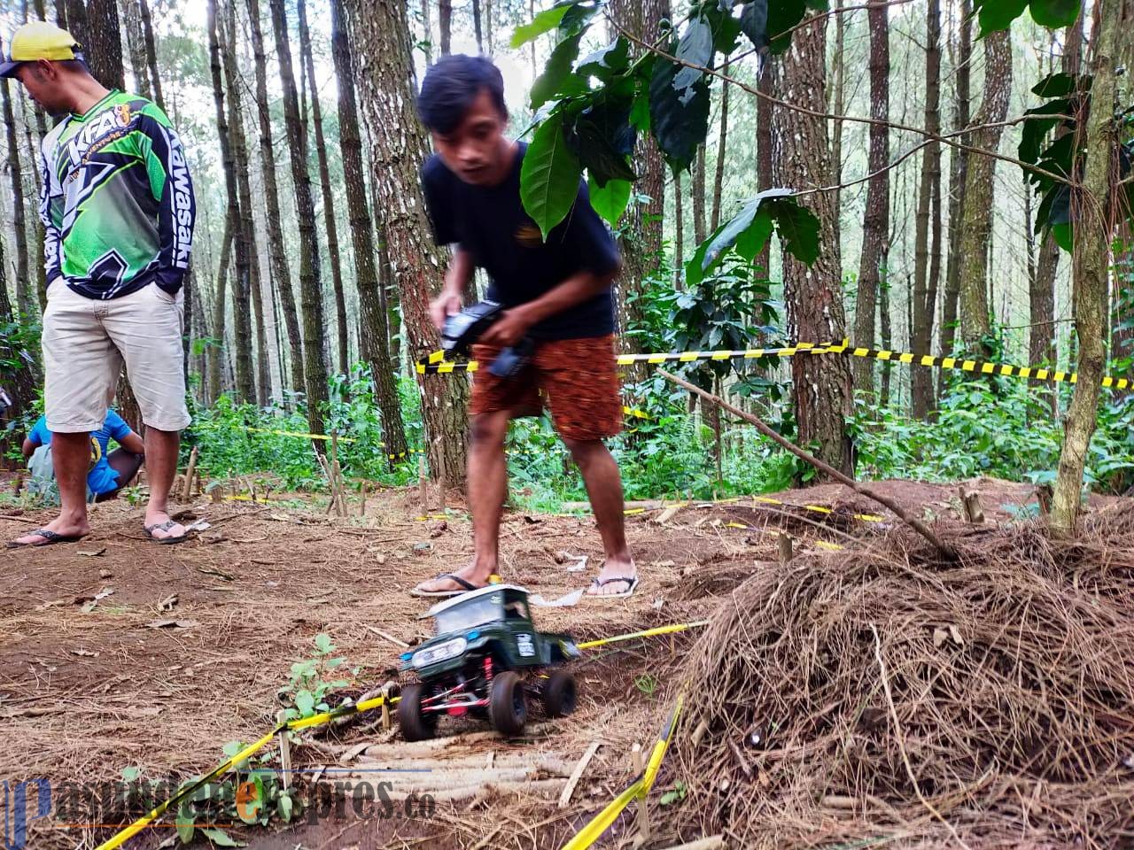 Menilik Mini Remote Control Lembang Beradu Cepat di Hutan Pinus