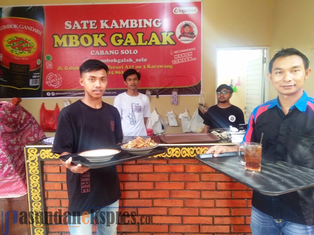 Sate Mbok Galak Sajikan Sate Buntel