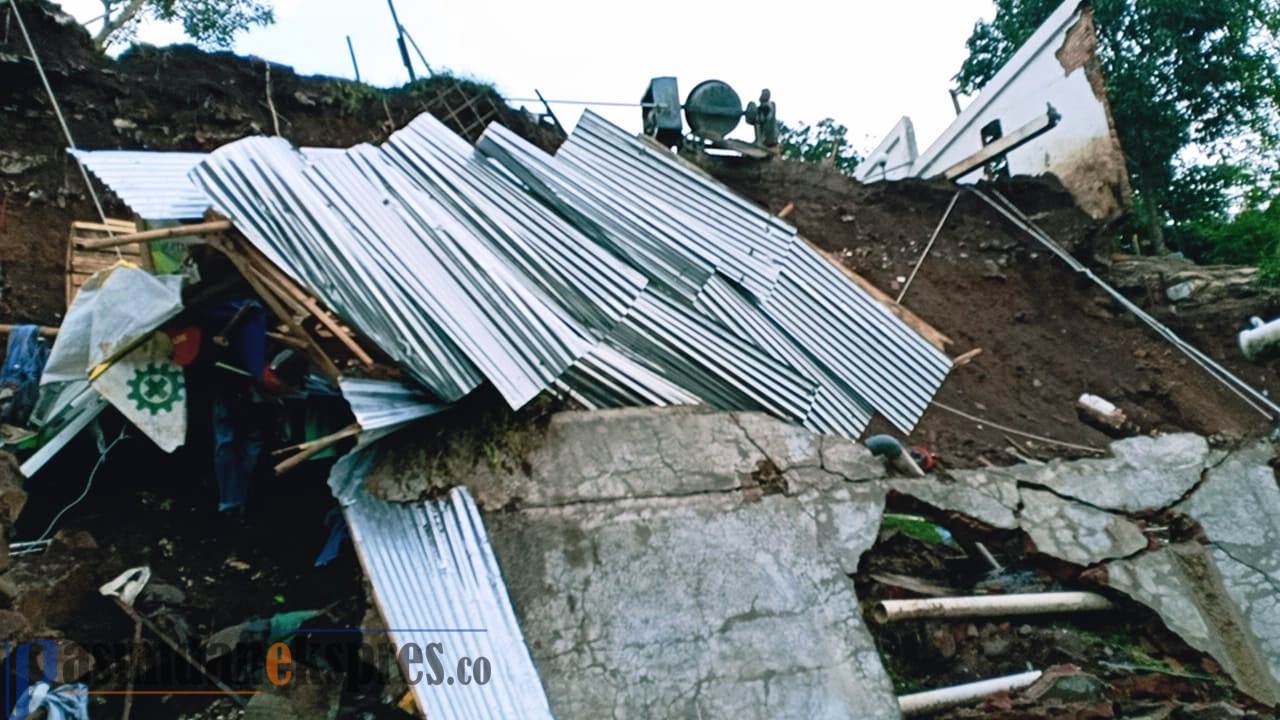 Hujan Deras, Tembok Penahan Tanah Ambruk