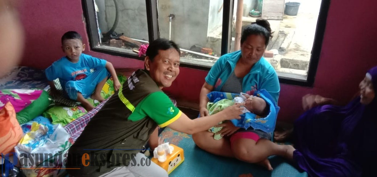 Terkepung Banjir, Dinkes Evakuasi Ibu Melahirkan