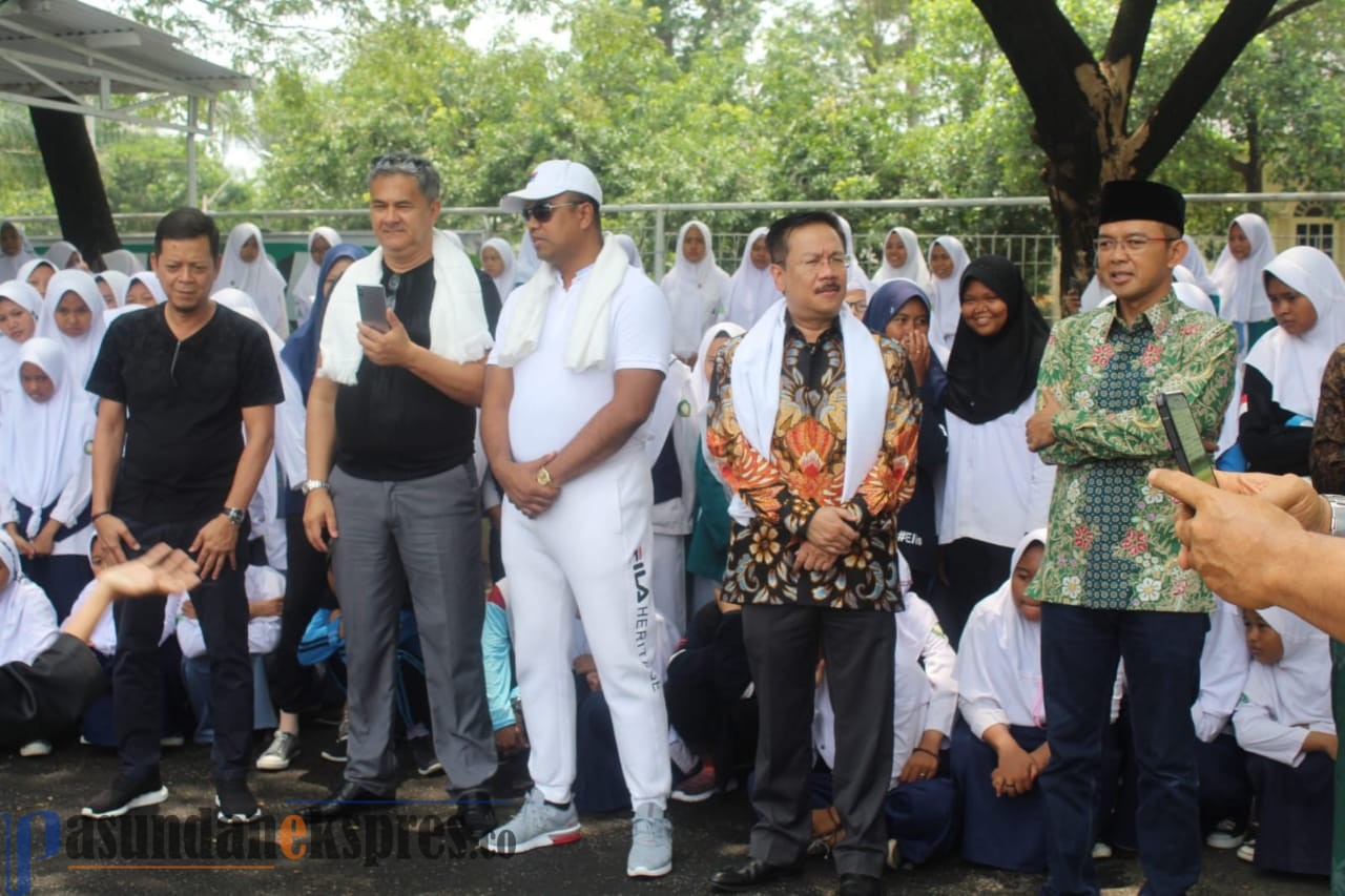 Jalin Kerjasama Ekonomi, Santri Ponpes Al-Mizan Heboh Kedatangan Bule Singapura dan Brasil