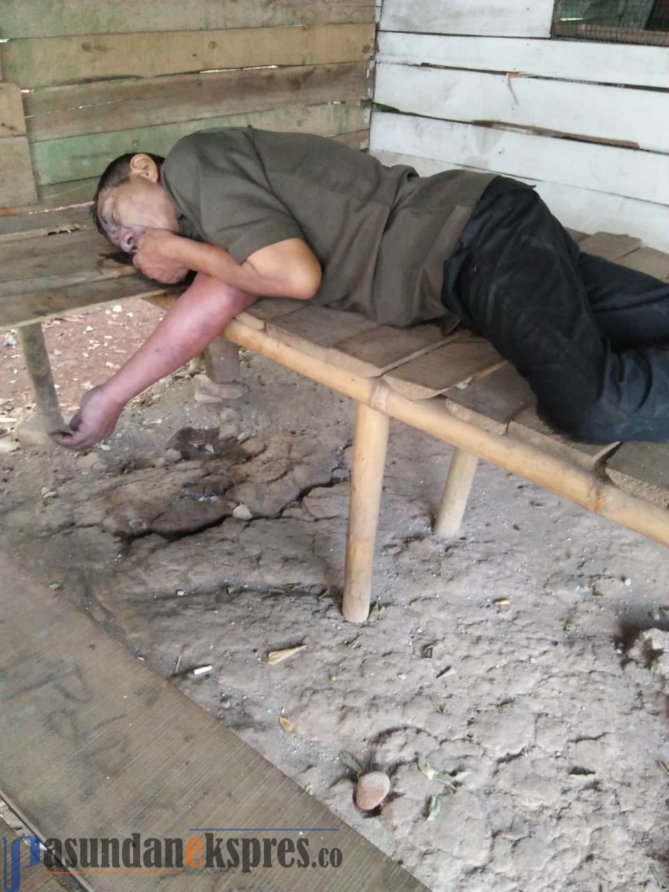 Mayat Tanpa Identitas Ditemukan di Pinggir Kebon Karet