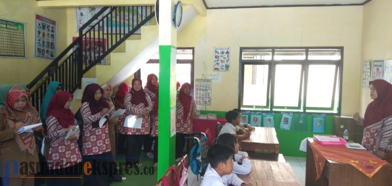 Guru dan Mahasiswa Ikuti Lesson Study