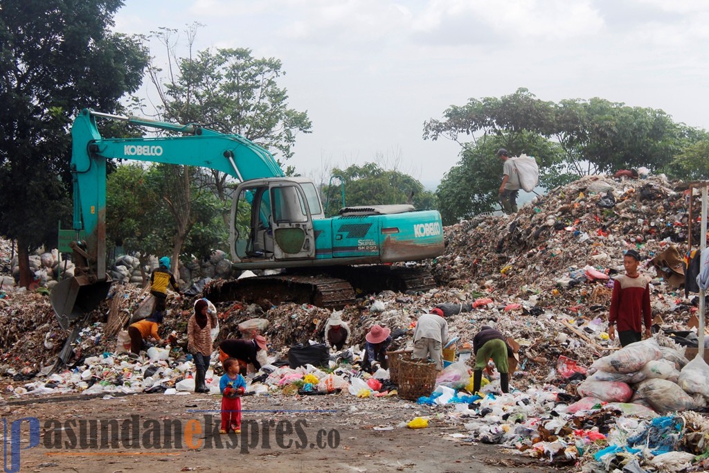 TPA Panembong Cemari Sungai Cileuleuy