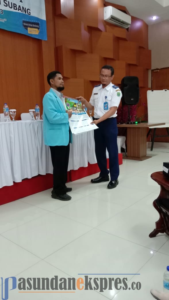 YUSUP SUPARMAN/PASUNDAN EKSPRES SOSIALISASI: Cece Rahman menyampaikan materi sebelum acara Rakerda I PD HIMPAUDI Kabupaten Subang, di Grant Hotel, Rabu (22/1).