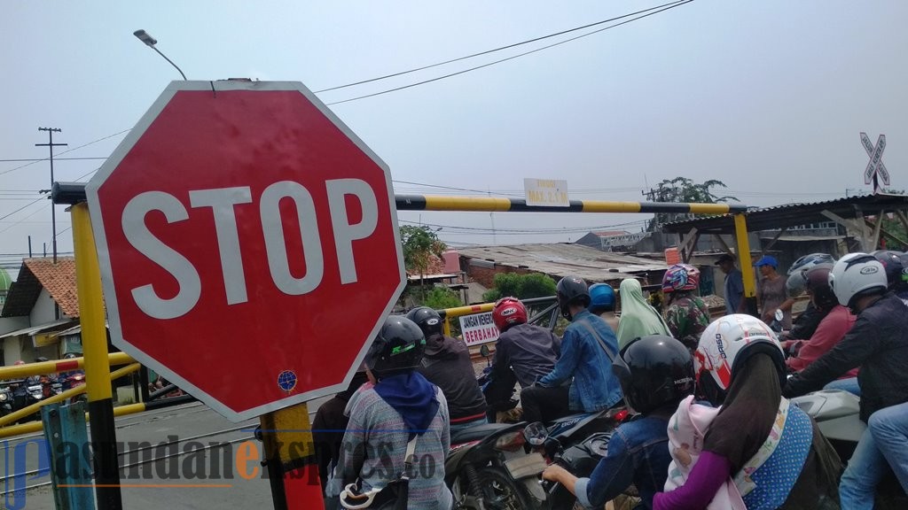 Perlintasan Kereta Warung Bambu Kembali Dibuka