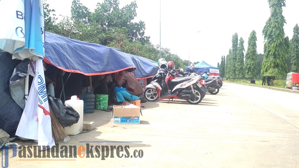 Dipecat Sepihak oleh Perusahaan, Buruh 23 hari Nginap di Pabrik