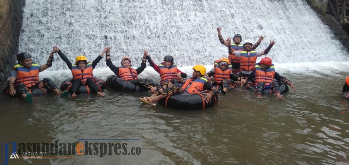 BUMDes Sawarga Ciengkol Kelola River Tubing Cibendungan