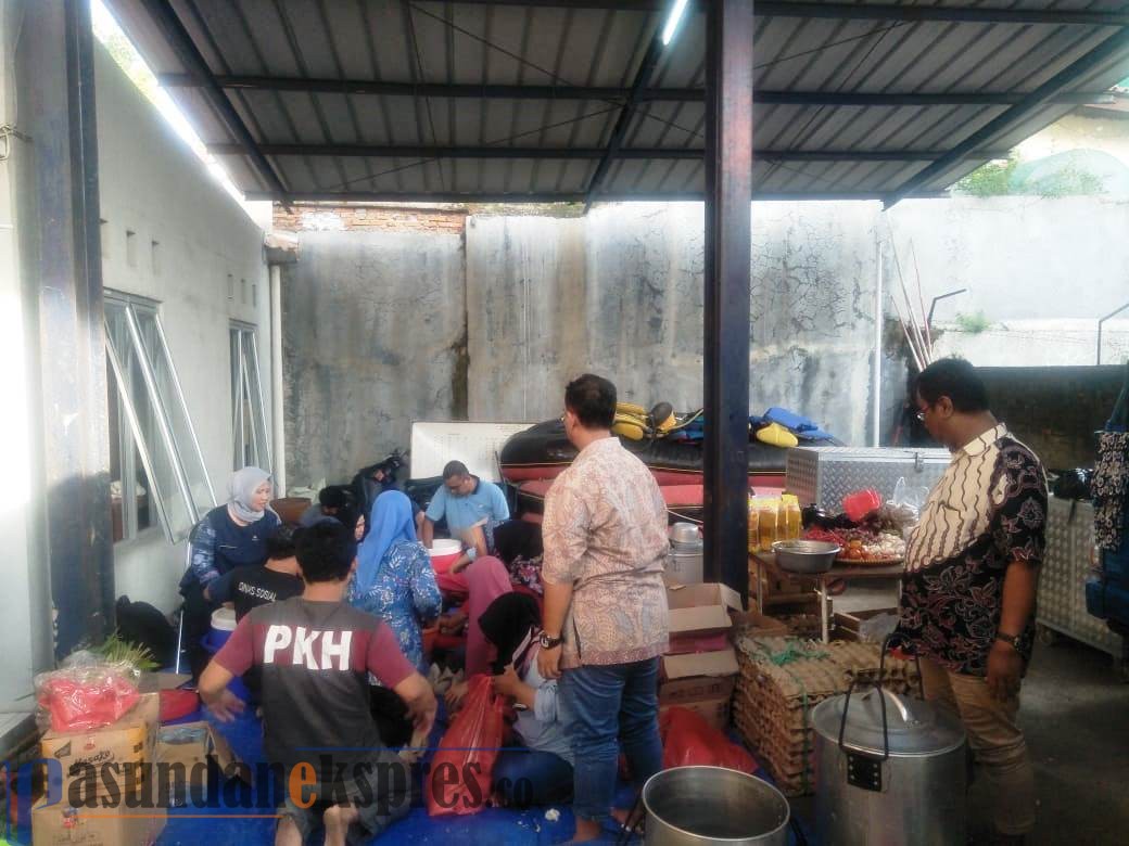 Keteteran, Dapur Umum Dinas Sosial Lakukan Piket Bergilir 20 Orang Tenaga