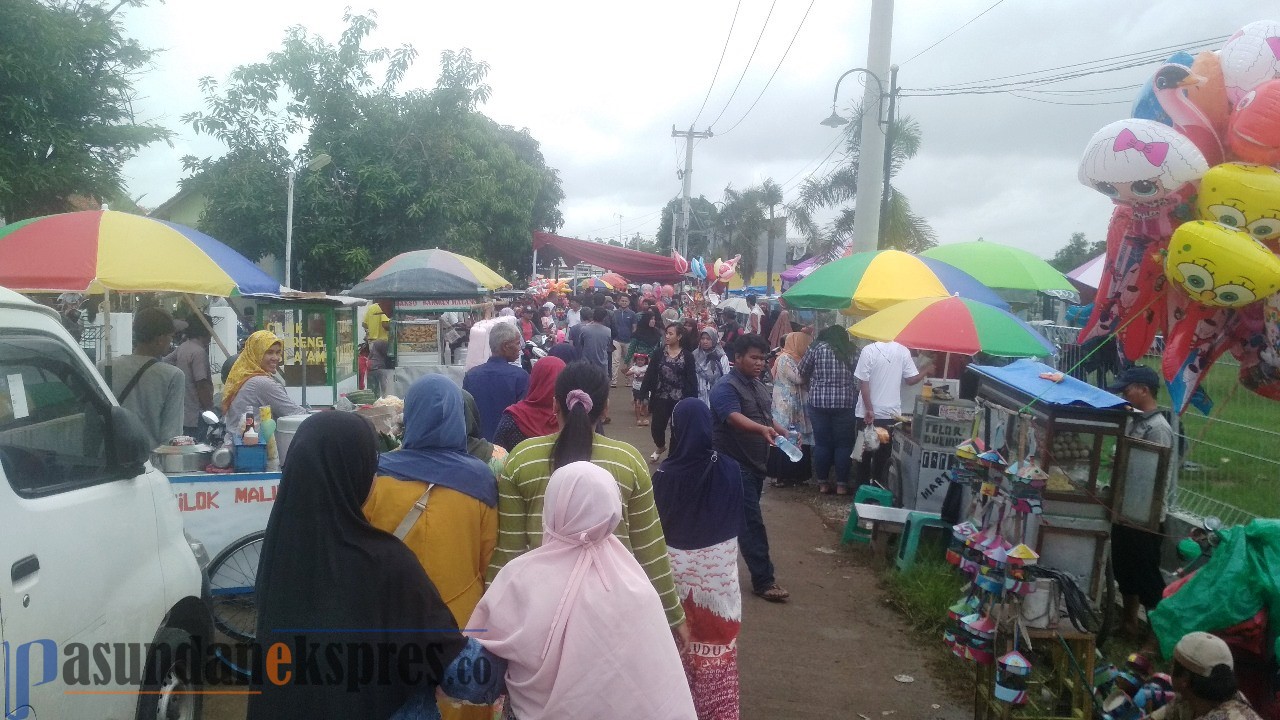 Warga Karawang Antusias Ikuti Pilkades Serentak