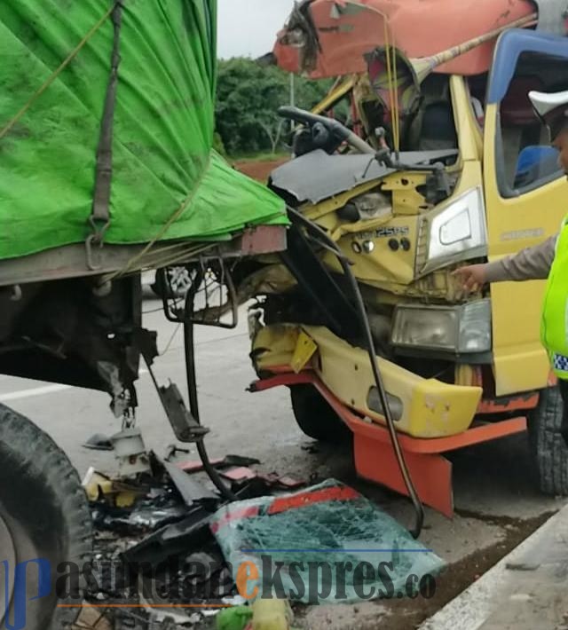 Ugal-ugalan di Tol Cipali, Truk Hantam Trailer hingga Tewaskan Sopir