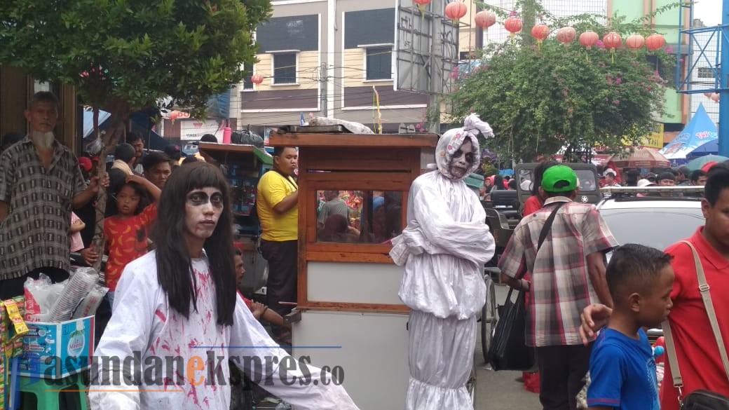 Serem, Ada 'Pocong' dan Kuntilanak Keluyuran di Kirab Budaya Cap Gomeh