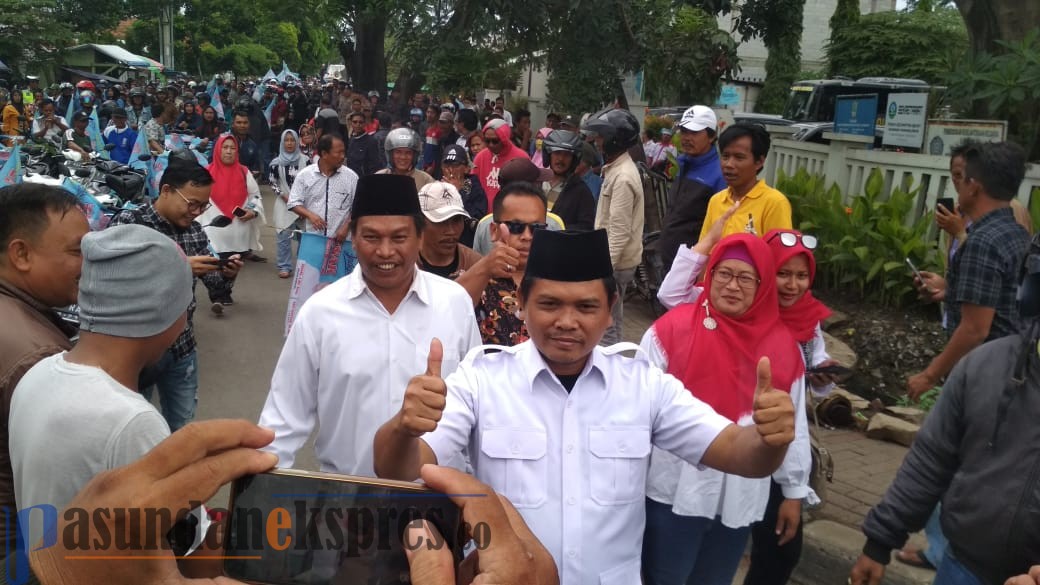 Pasangan Endang-Asep Daftar Calon Bupati-Wabup ke KPU, Jalan Lingkar Tanjungpura Ditutup